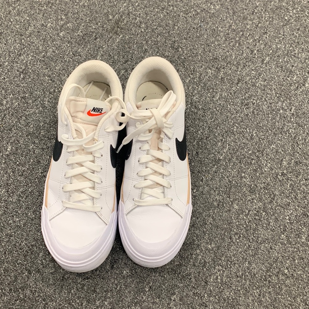 Women’s Nike Shoes size 9